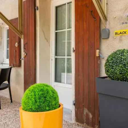 Black & Y'Hello T2 : Wifi/Parking/ 5' Centre-Ville Angoulême Exterior foto
