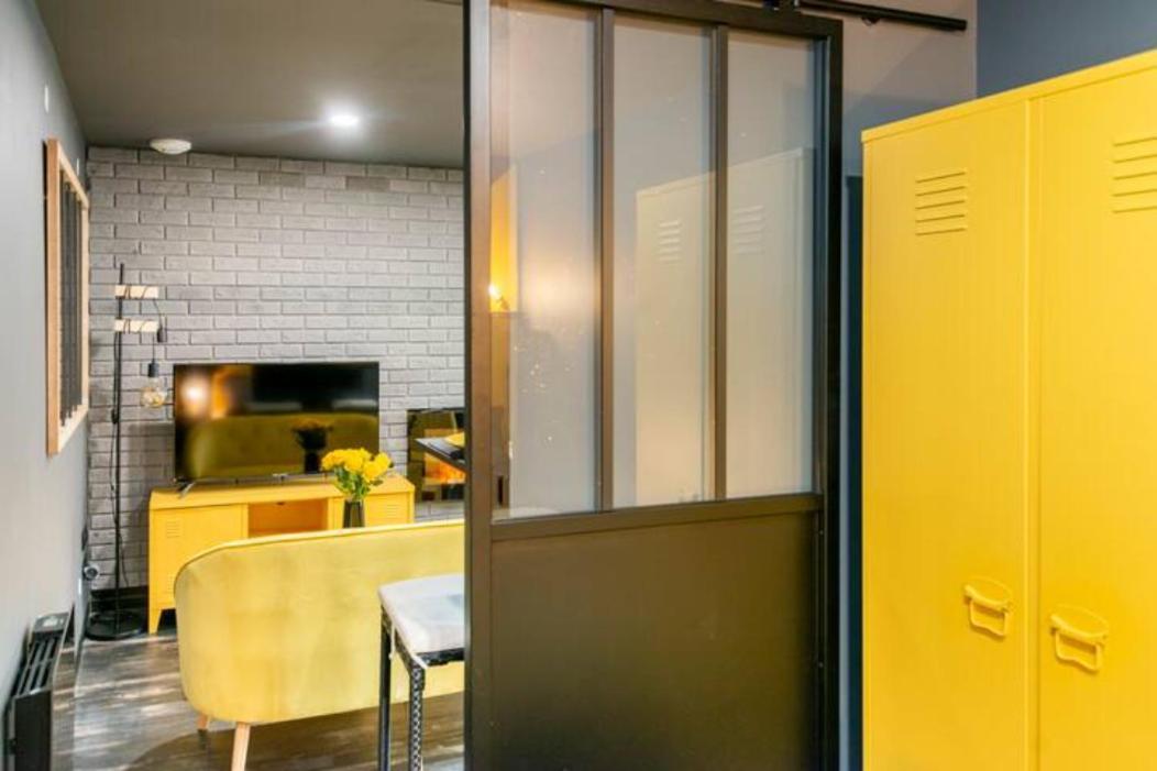 Black & Y'hello T2 : Wifi/parking/ 5' Centre-ville Apartment