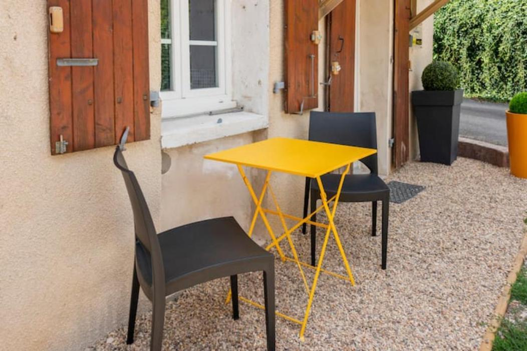 Appartement Black & Y'hello T2 : Wifi/parking/ 5' Centre-ville
