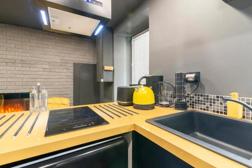 Appartement Black & Y'hello T2 : Wifi/parking/ 5' Centre-ville *